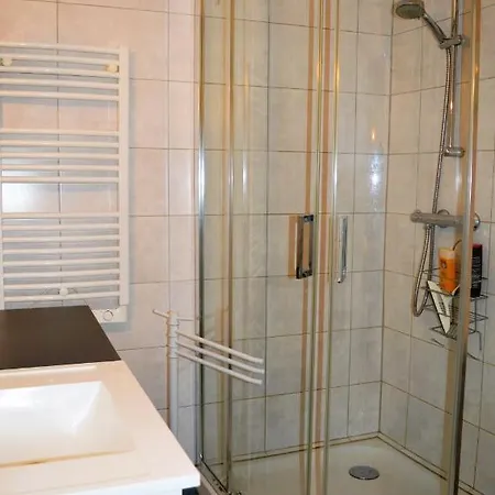 L'escapade - Les Pieds Dans L'eau A Luc *